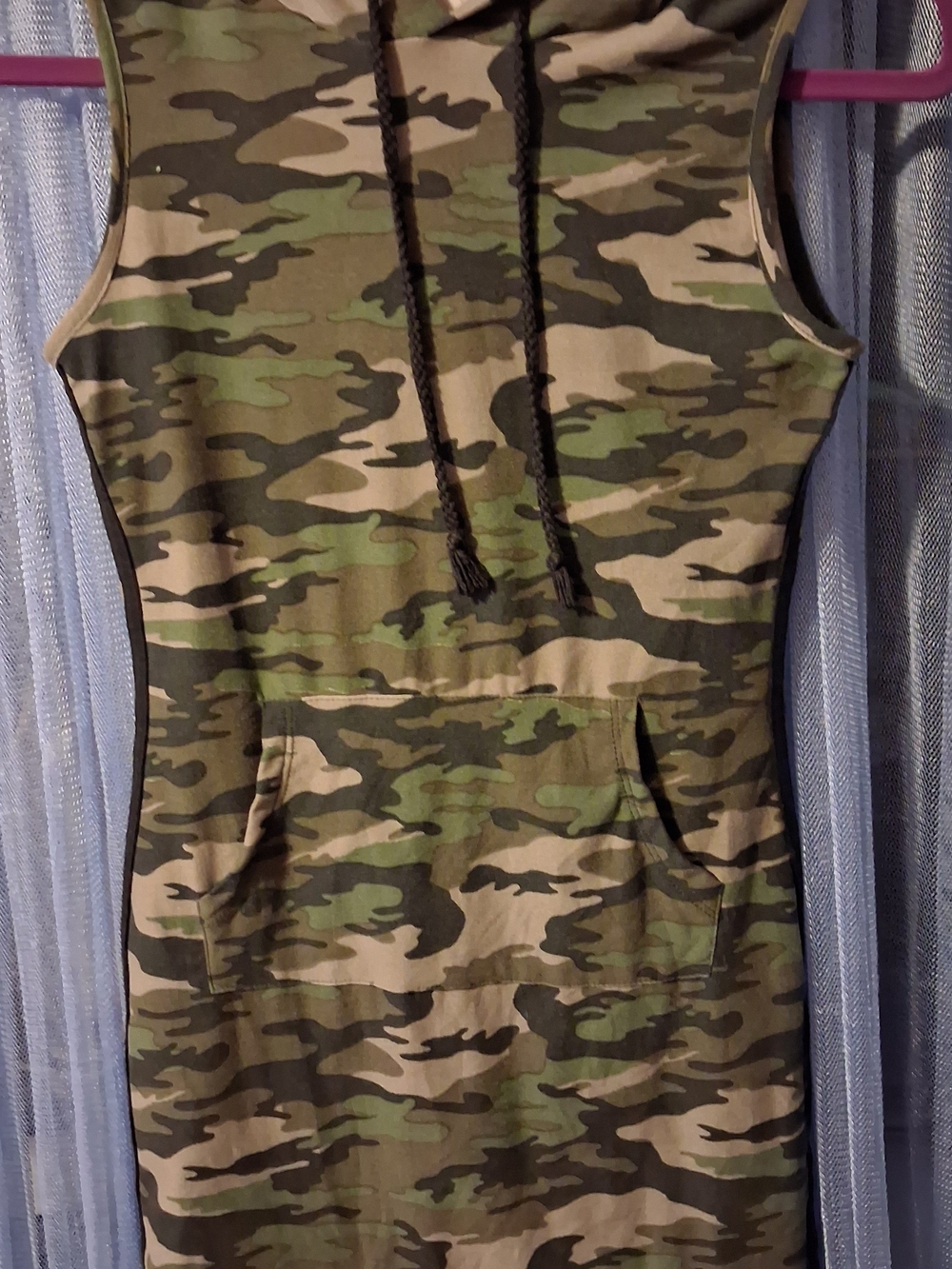 Rue21 Green and Tan Camo Sleeveless Hoodie Midi Dress